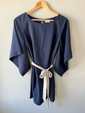 BLVD Navy Tunic Blouse with Ivory Tie Detail Size Small Kimono Sleeve - Chic